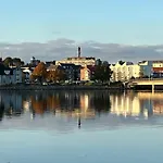 Exclusive On The Waterfront *