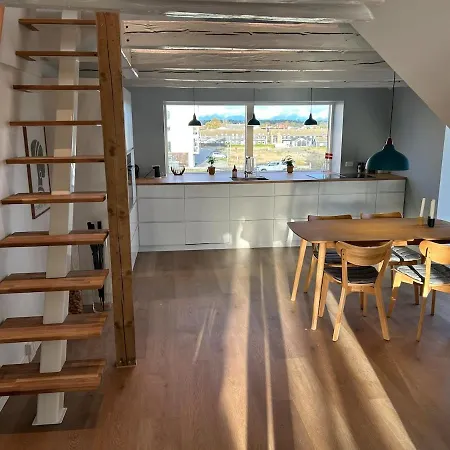 Exclusive On The Waterfront Apartament