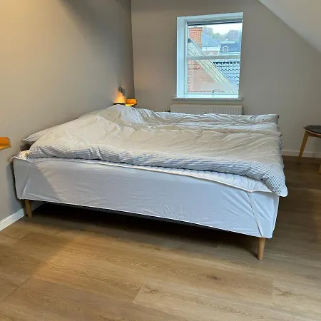 Exclusive On The Waterfront *