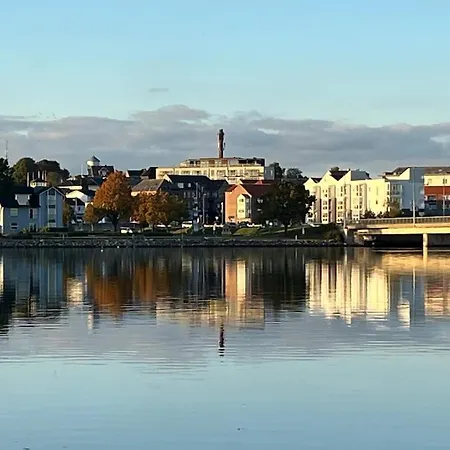 Exclusive On The Waterfront *