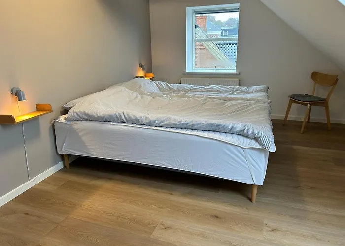 Exclusive On The Waterfront *